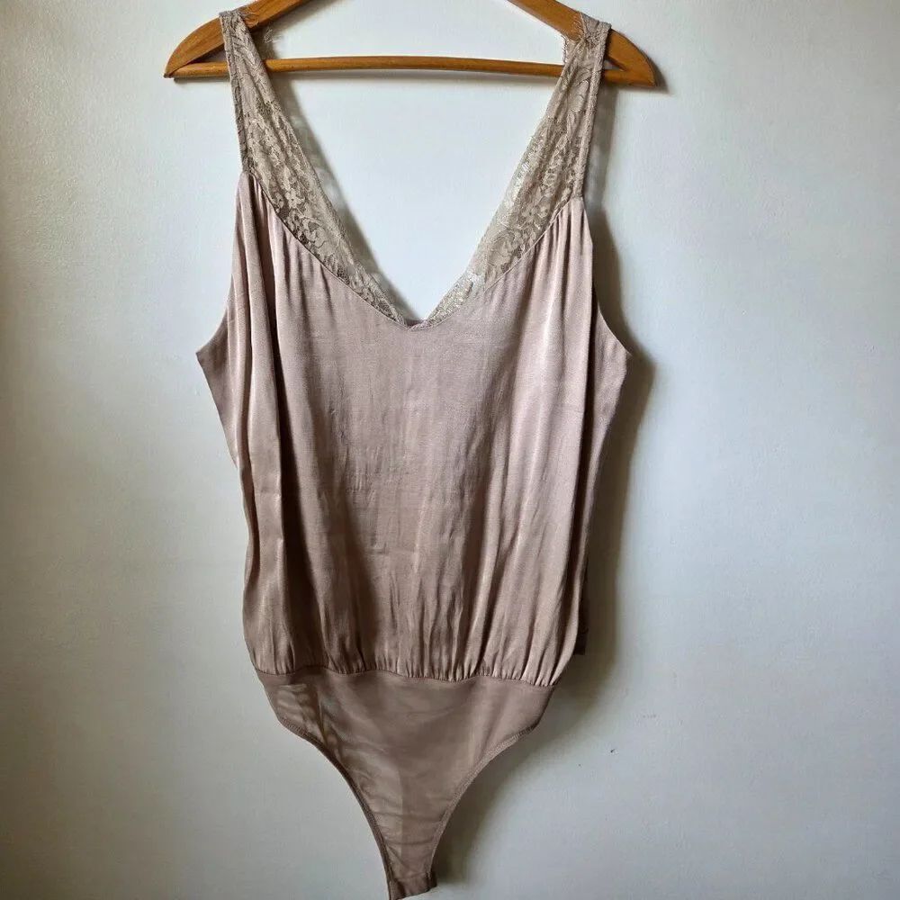 NWT SOCIALITE NUTE LACED V NECK BODYSUIT TANK SZ XL
